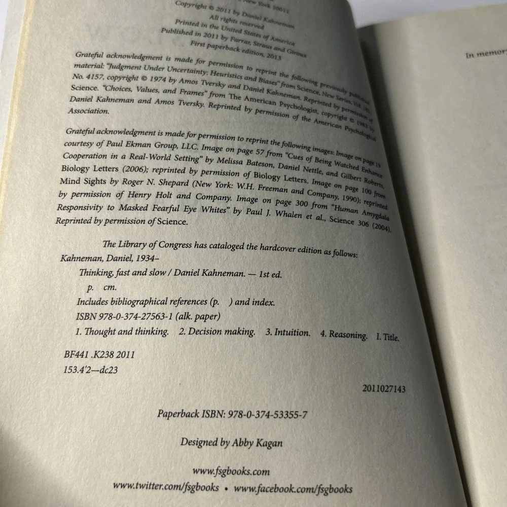 Thinking, Fast and Slow - Paperback By Kahneman, Daniel - Very GOOD No Writing